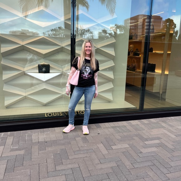 Meet your Posher, Christine - Picture 2 of 11